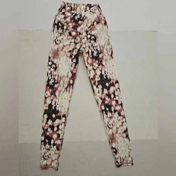 Aerie OFFLINE Shine High-Waisted Crossover Legging In Cocoa Cream - Picture 6 of 6